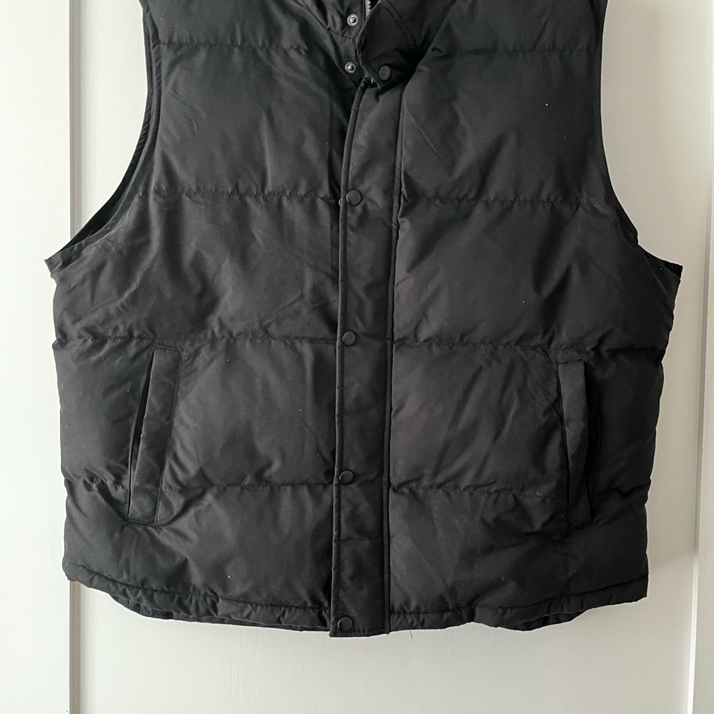 Black puffer ski vest